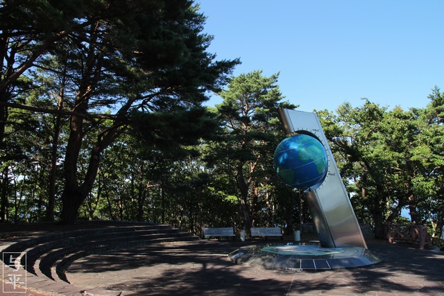 黒崎灯台(陸中黒埼灯台)・黒崎展望台・シンボル塔・カリヨンの鐘・アンモ浦展望台・黒崎御台場・画像・岩手県下閉伊郡普代村下村・画像・旅すずめ・与平