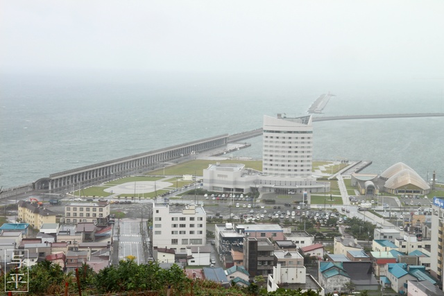 開基百年記念塔・北防波堤ドーム・北海道稚内市・画像・旅すずめ・与平